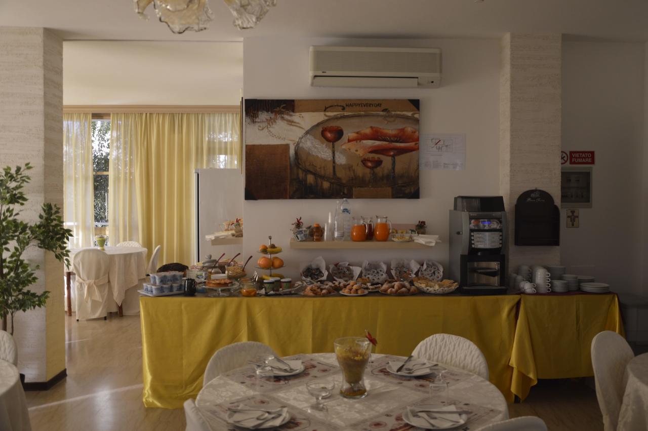 Hotel Fucsia ريتشوني المظهر الخارجي الصورة