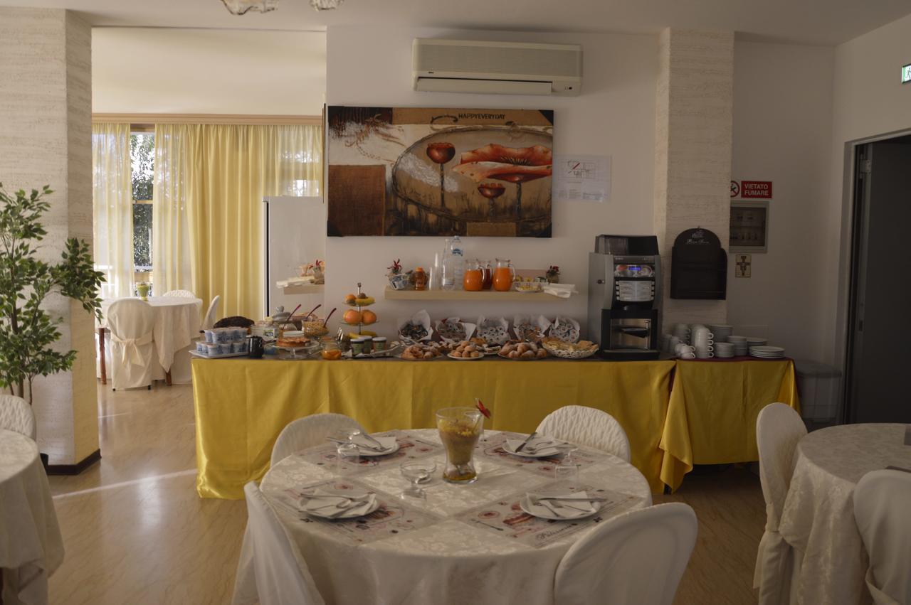 Hotel Fucsia ريتشوني المظهر الخارجي الصورة