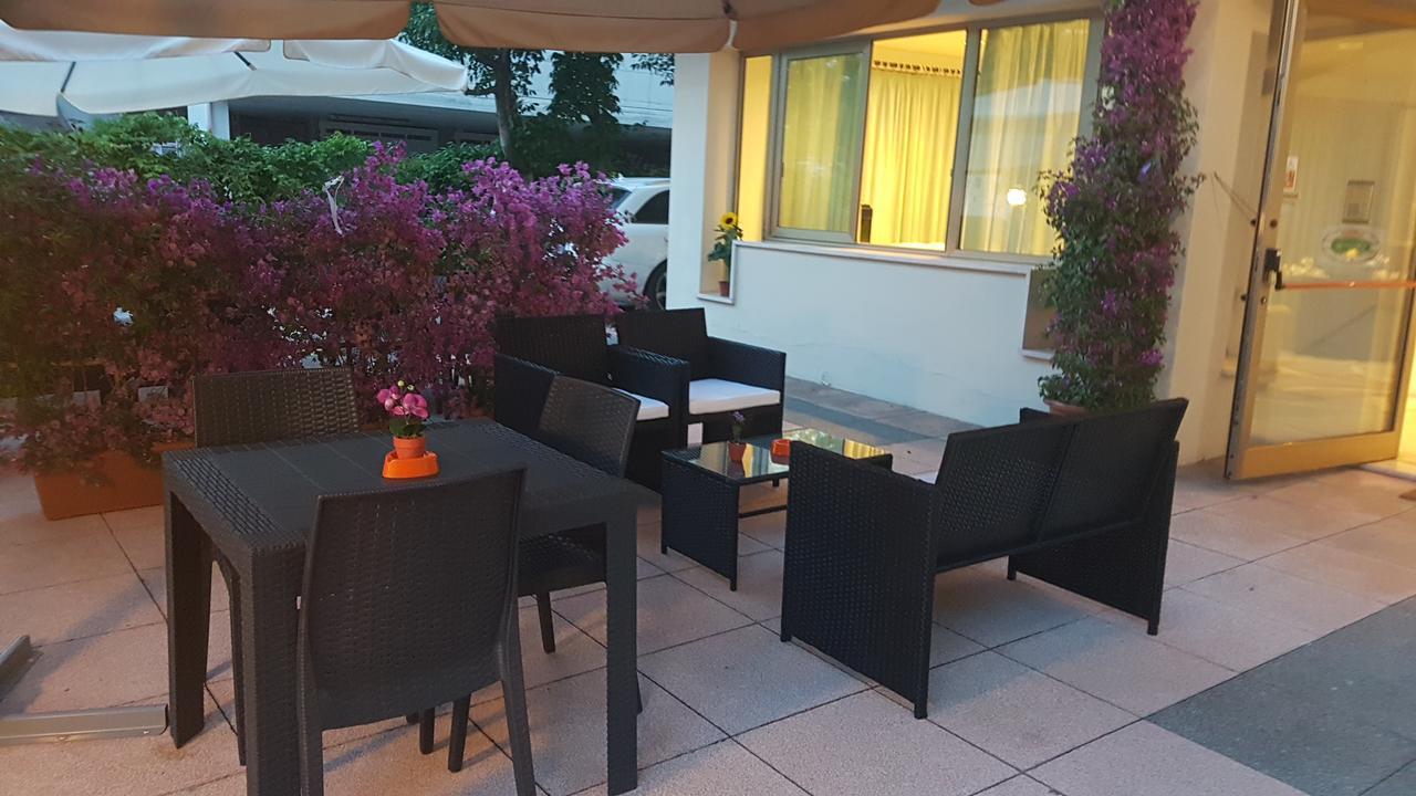 Hotel Fucsia ريتشوني المظهر الخارجي الصورة