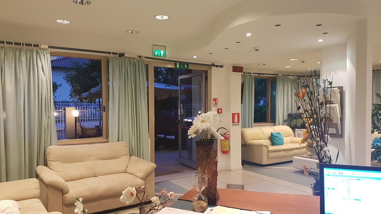 Hotel Fucsia ريتشوني المظهر الخارجي الصورة