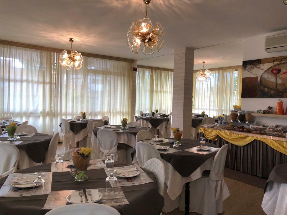 Hotel Fucsia ريتشوني المظهر الخارجي الصورة